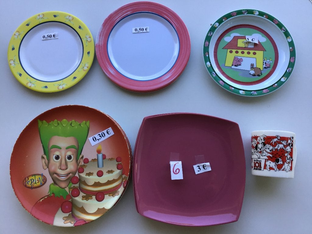 diverse kinder bordjes in pvc en andere wegwerp bordjes, Kinderen en Baby's, Ophalen of Verzenden, Zo goed als nieuw