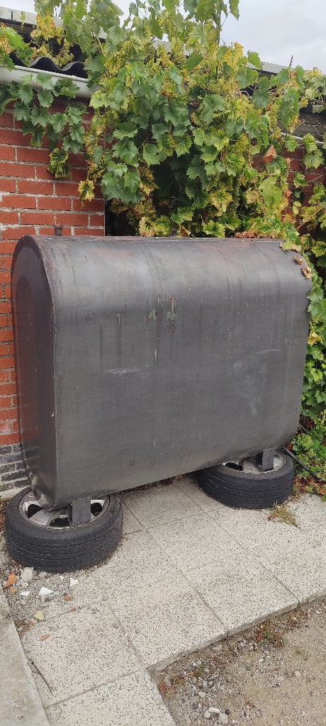 GRATIS! Grote stalen opslag tank (1200-1400l), Ophalen