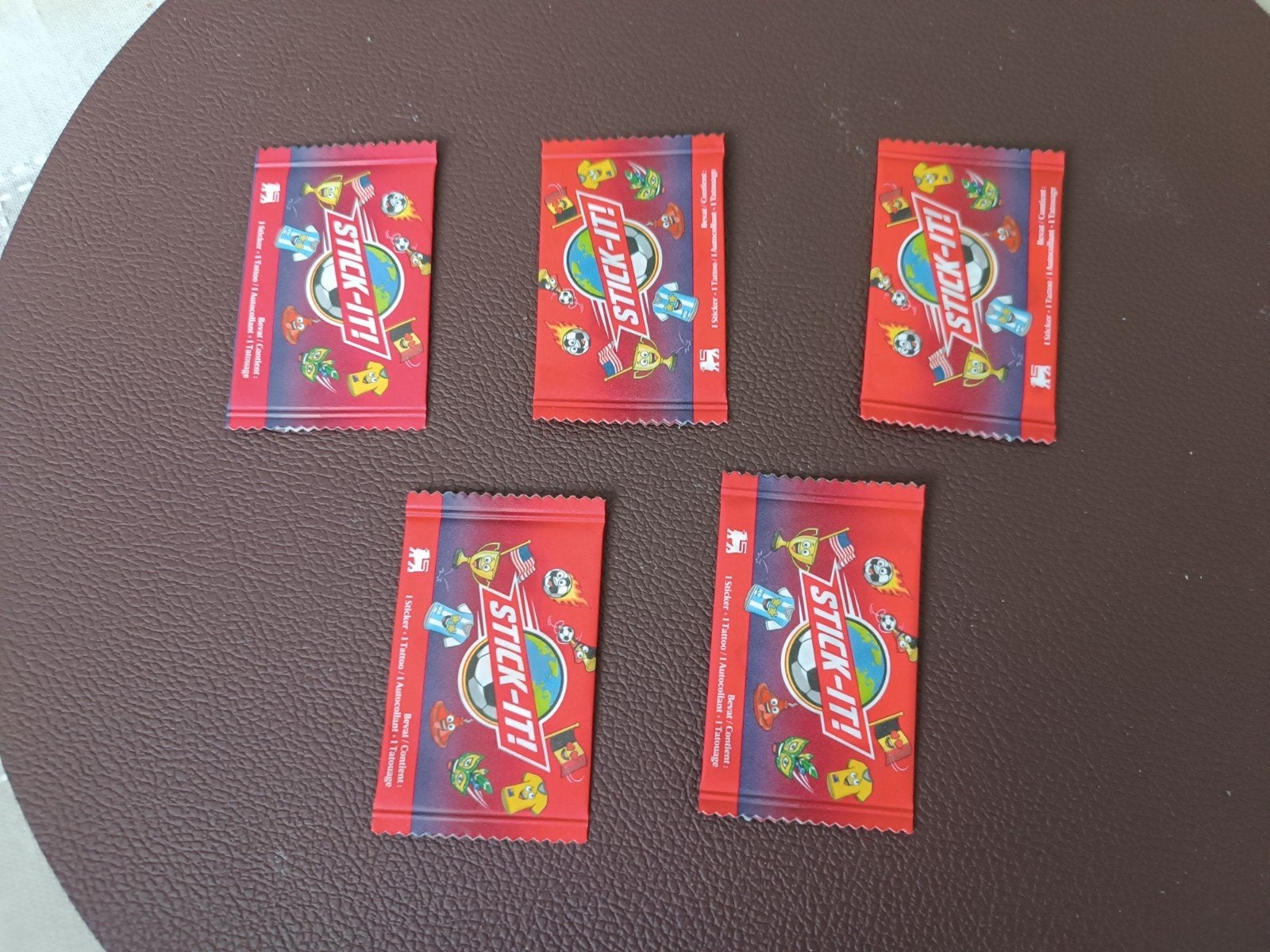 5 pakjes stickers Delhaize stick - it, Collections, Actions de supermarché, Enlèvement ou Envoi