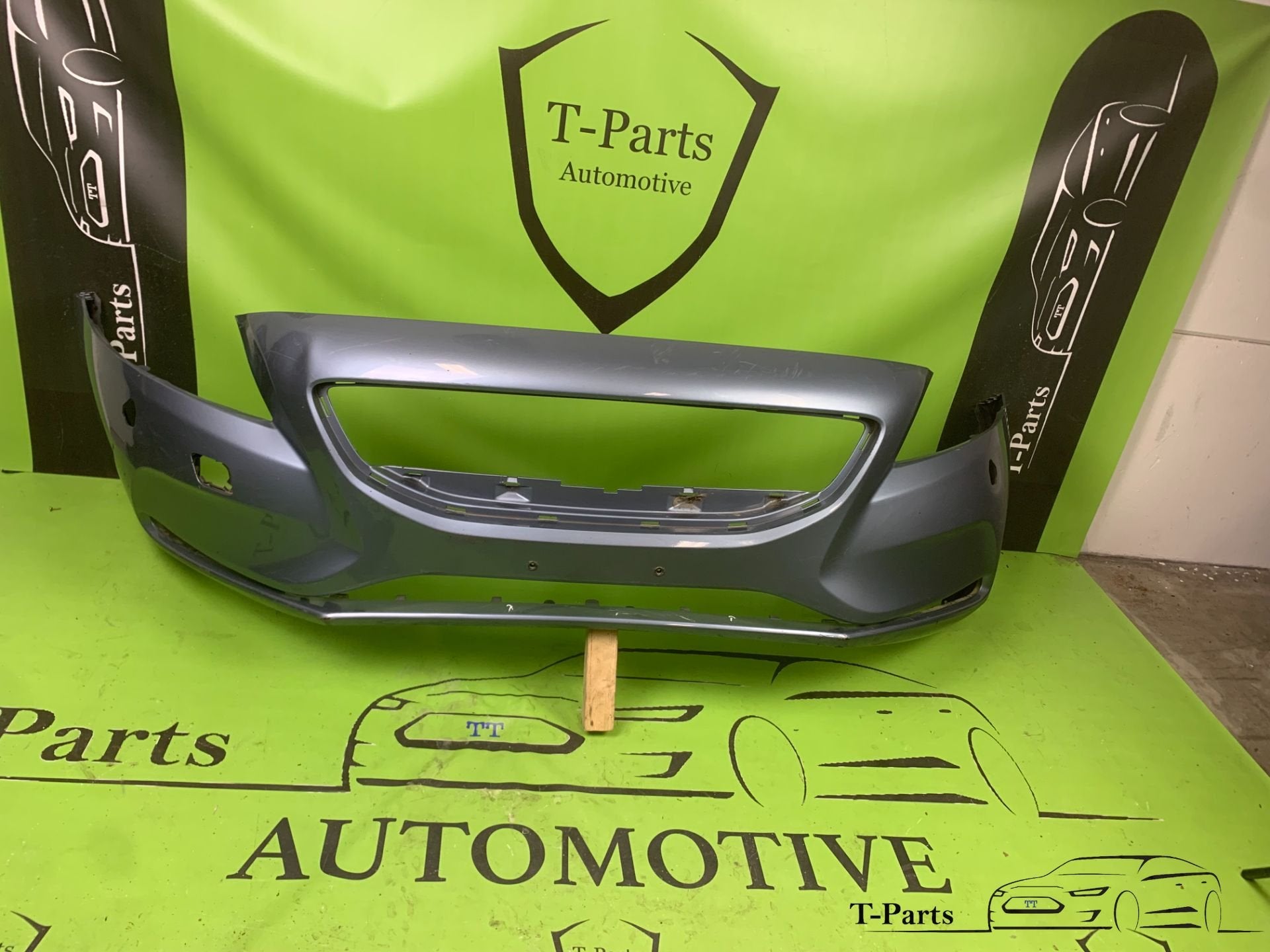 volvo v40 voorbumper bumper 12+, Info@fabrikant.eu, Volvo, Bumper, Fabrikantstraat 1
1000 AA  Amsterdam