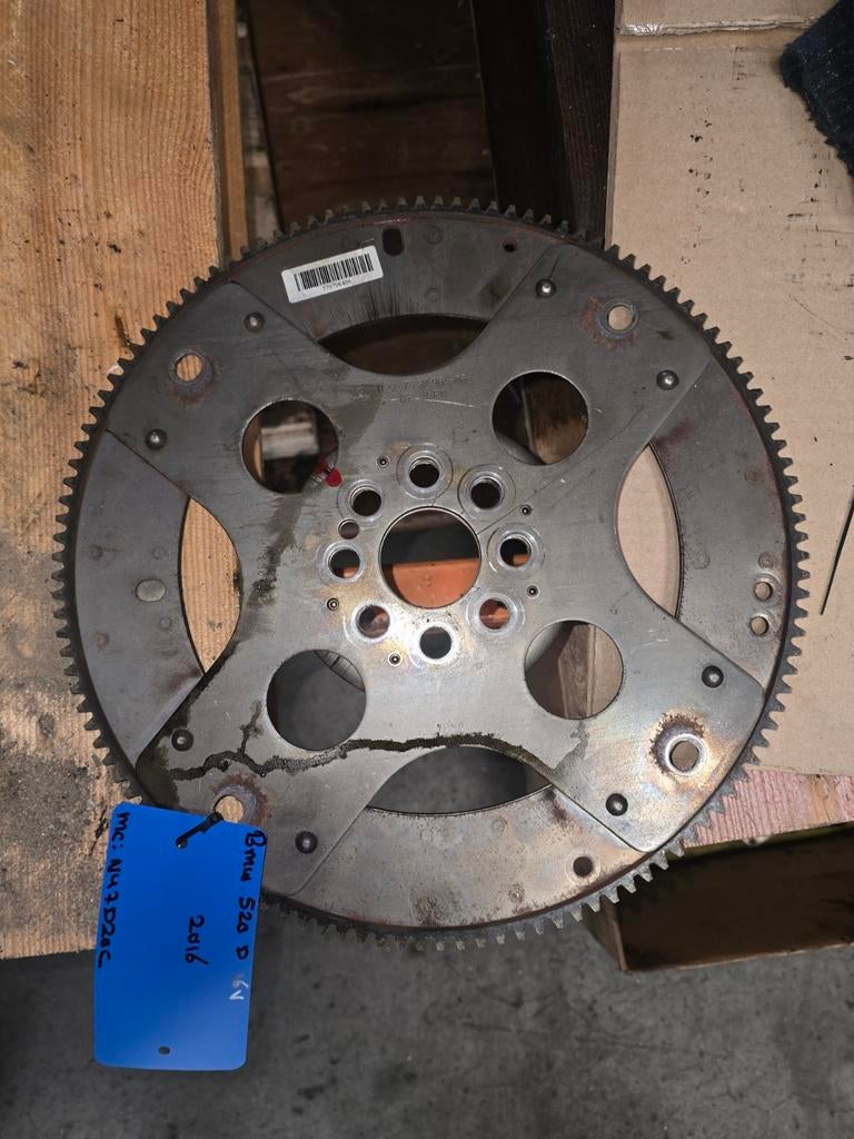 volant moteur bmw bmw 520D F10 1122779796406, Enlèvement ou Envoi, BMW