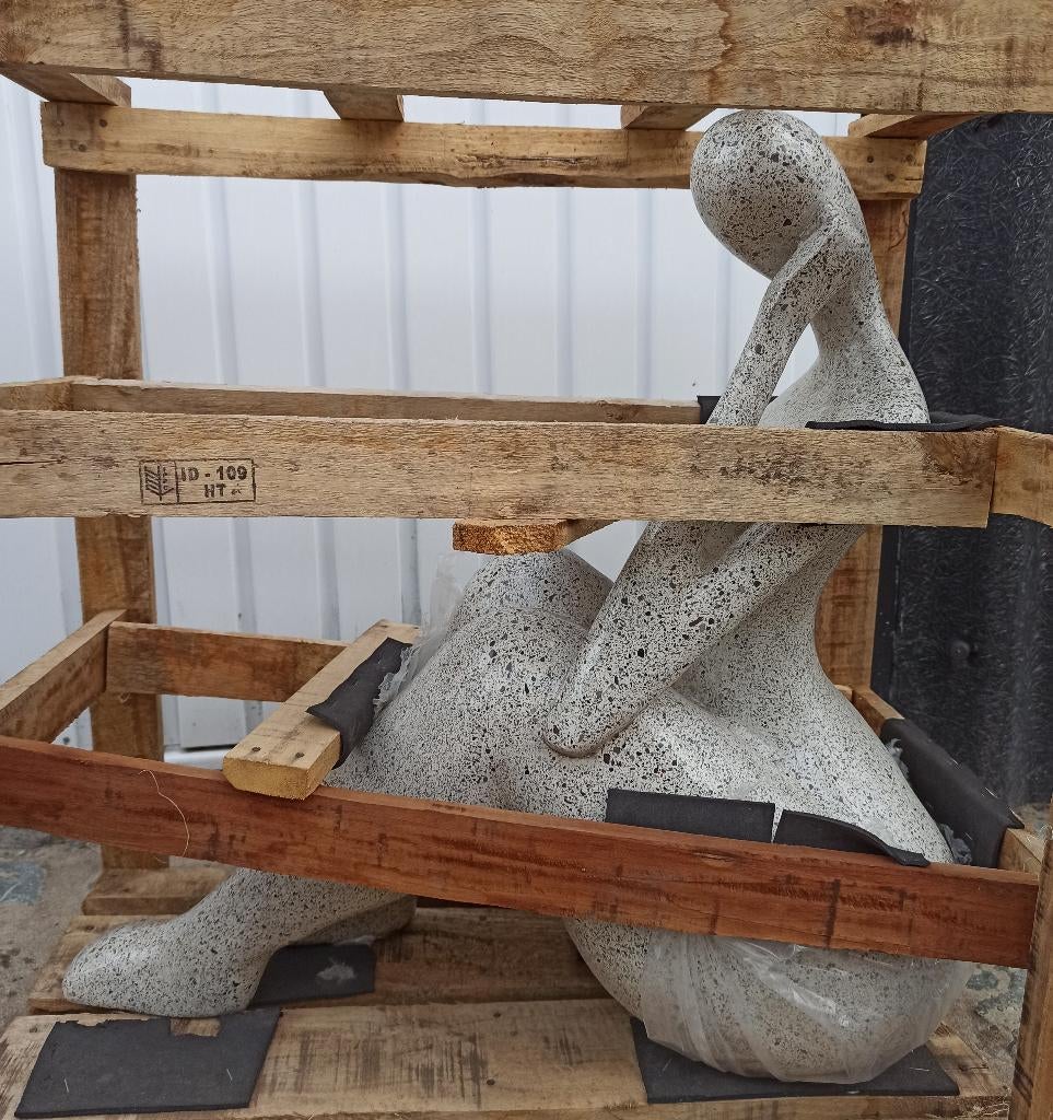 dame assise moderne en terrazzo, Jardin & Terrasse, Statues de jardin, Neuf, Homme, Pierre, Enlèvement