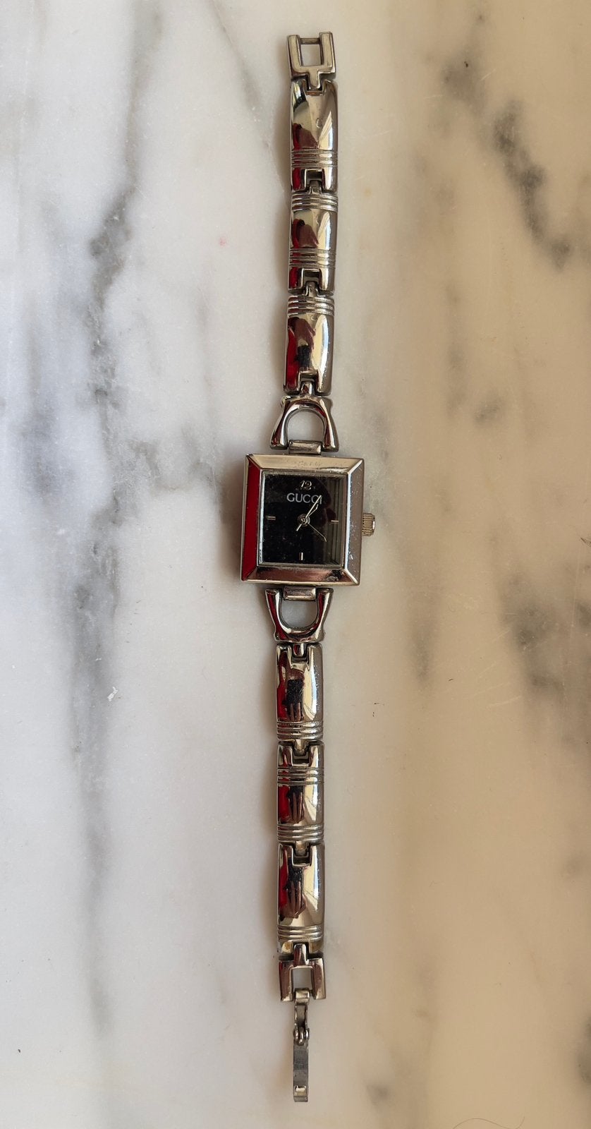 Zeer mooi GUCCI dameshorloge type 1900L met nieuwe batterij, Handtassen en Accessoires, Staal, Gebruikt, Staal, Polshorloge