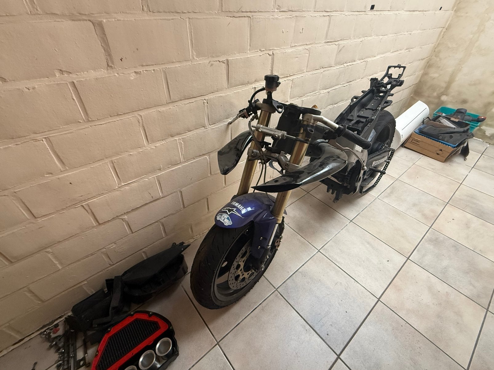 Yamaha r1 rn12 rolling frame