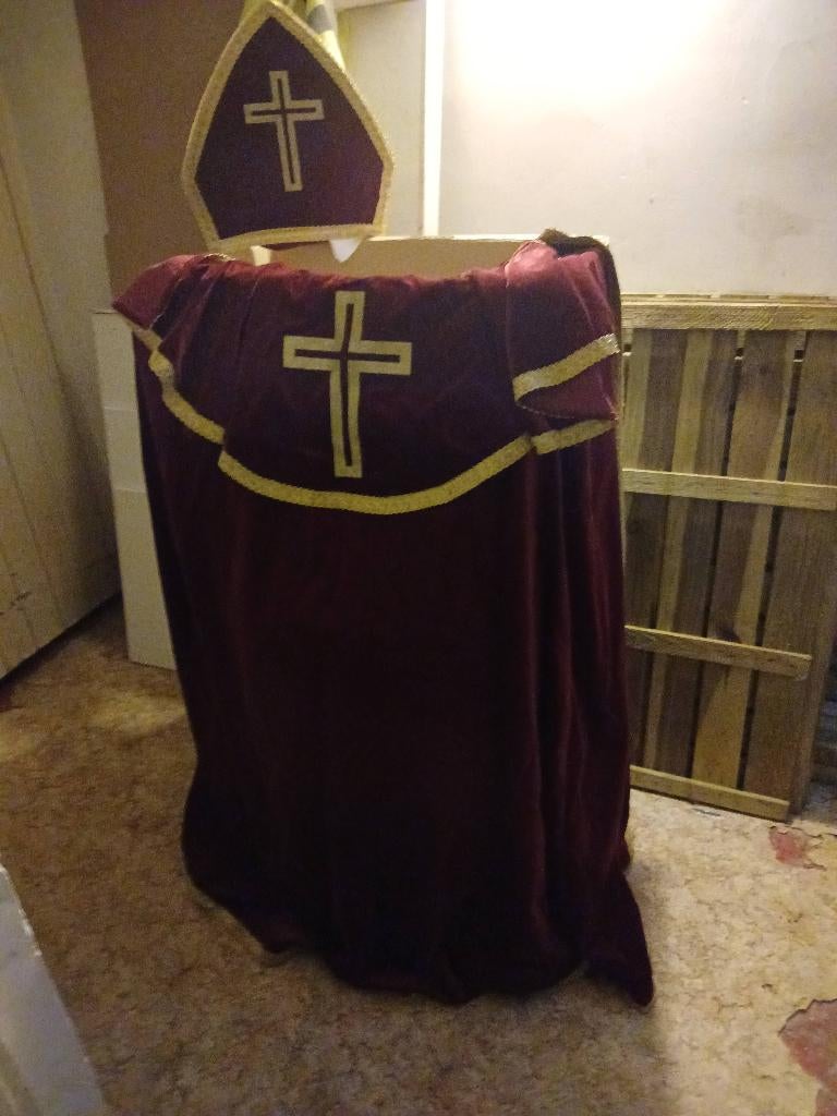 Costume saint nicolas...ancien, Divers, Enlèvement, Comme neuf