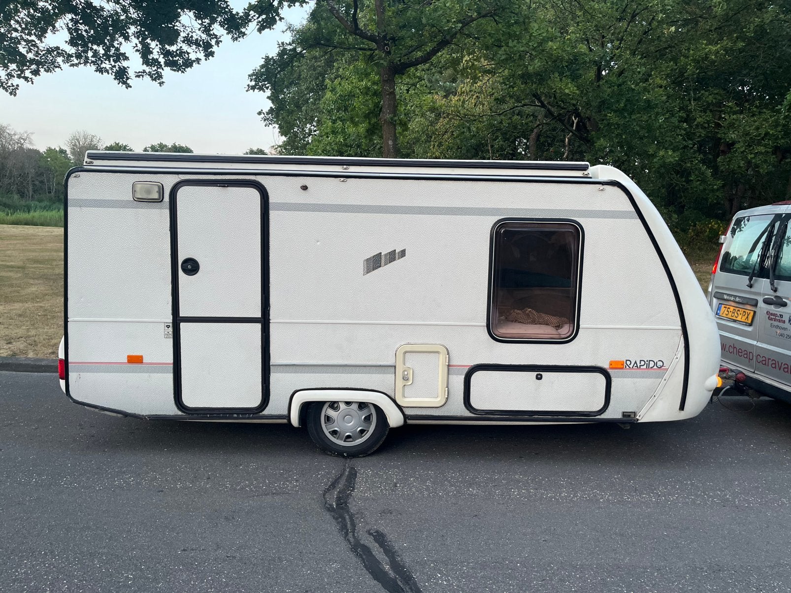 Rapido 380 T Club ( 1993 ) vast bed, Caravanes & Camping, Entreprise, Rapido, Roue de secours, Lit fixe