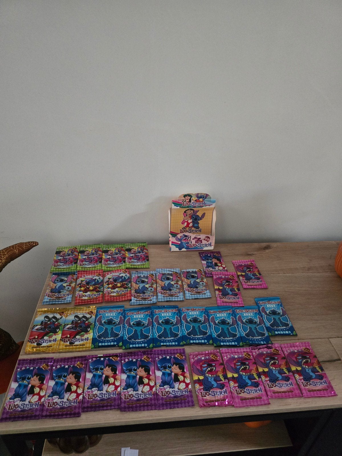 Lot 32 pochettes cartes Lilo & Stitch – 30 scellées + 16 car, Enlèvement ou Envoi
