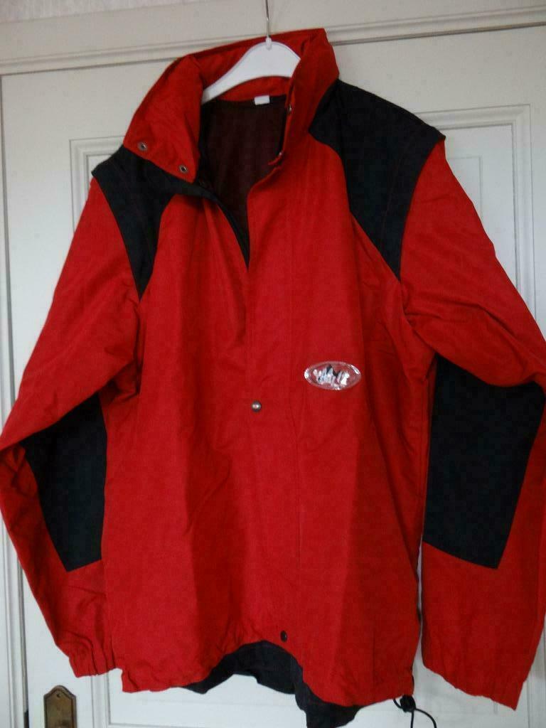 Imperméable sportif pour homme à manches amoviblesTaille: XL, Rouge, Enlèvement ou Envoi, Taille 56/58 (XL), Comme neuf