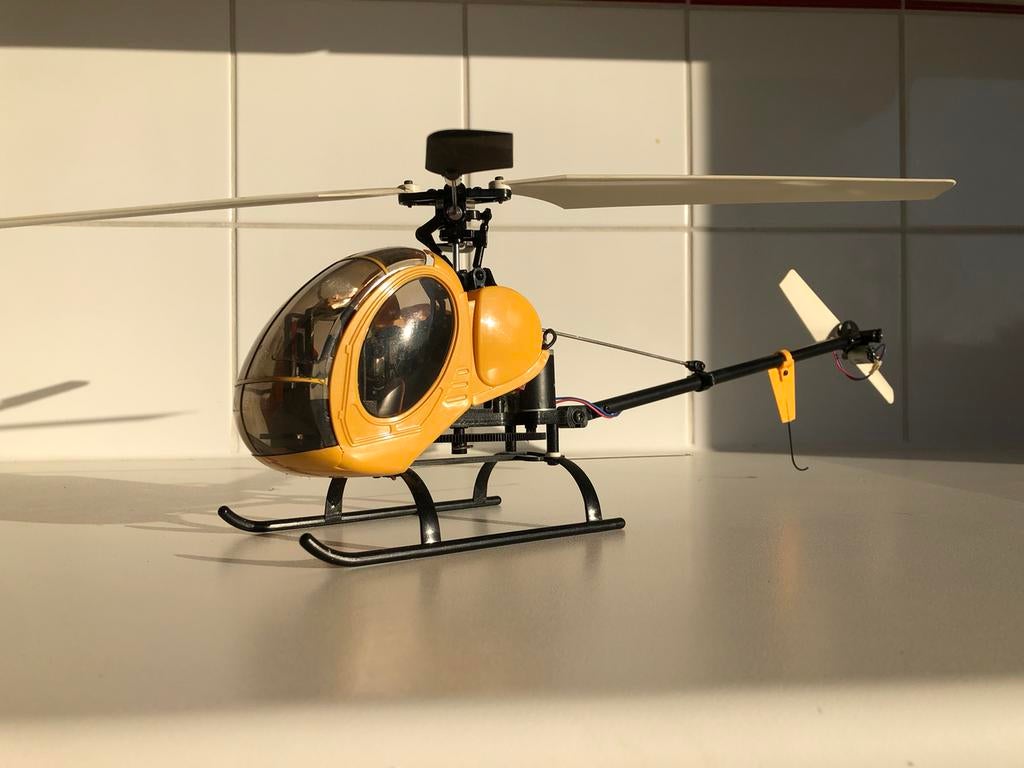 Av Vintage M24 Kyosho-helikopter, Hobby en Vrije tijd, Ophalen of Verzenden, Nieuw