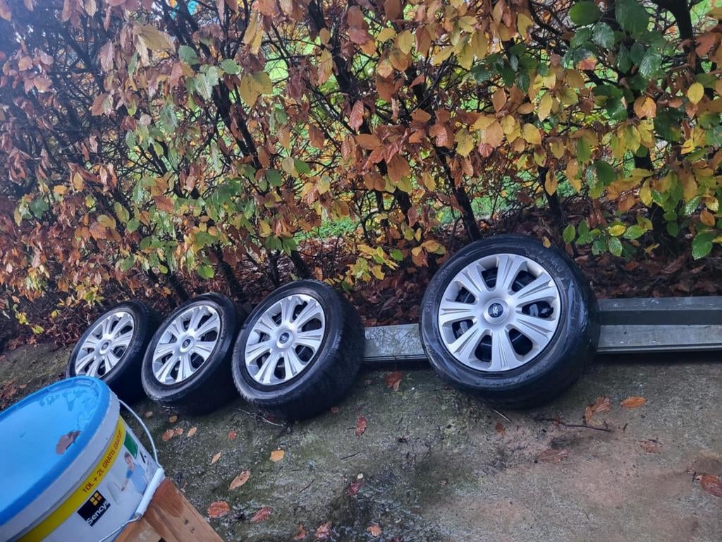 4 jantes Ford c max avec pneus neiges usés. Antrax 10,5 cms, Enlèvement