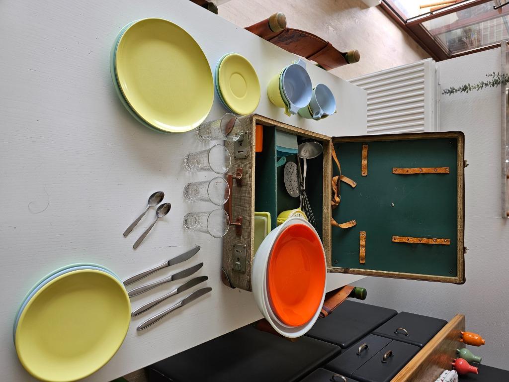 picknickset MELAMINE ROCAMINE MADE IN BELGIUM, Antiek en Kunst, Antiek | Keramiek en Aardewerk, Ophalen of Verzenden