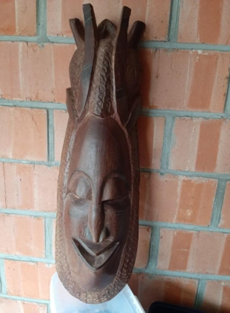 Afrikaans masker, Ophalen