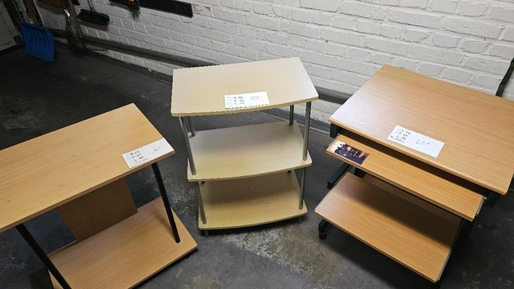 Petits meubles, ordi  tv ou autres et étagères, roulettes, Enlèvement, Comme neuf