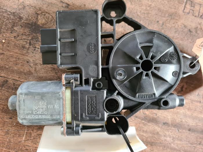 Moteur de vitre portière d'un Volkswagen Polo, Enlèvement ou Envoi, 3 mois de garantie, Utilisé, Volkswagen