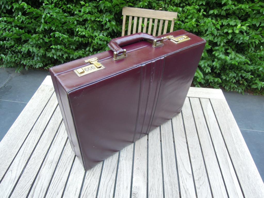 porte-documents porte-documents en cuir couleur bordeaux ave, Cuir, Enlèvement ou Envoi, 30 à 40 cm, Brun