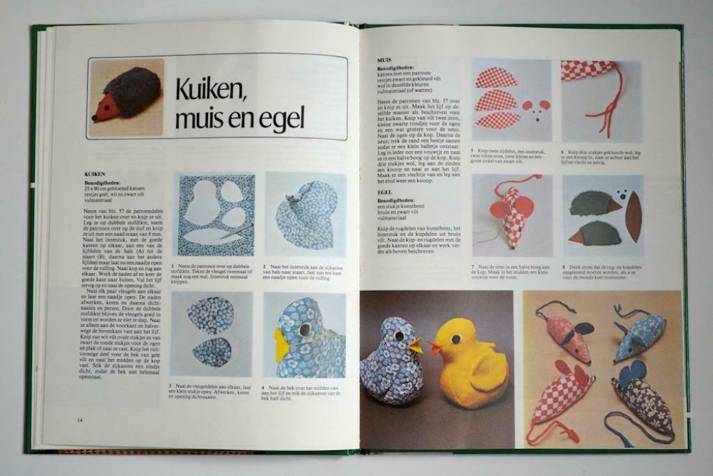 Boek : Poppen en knuffelbeesten (zelf naaien - technieken), Ilse Gray, Ophalen of Verzenden, Zo goed als nieuw, Poppen maken
