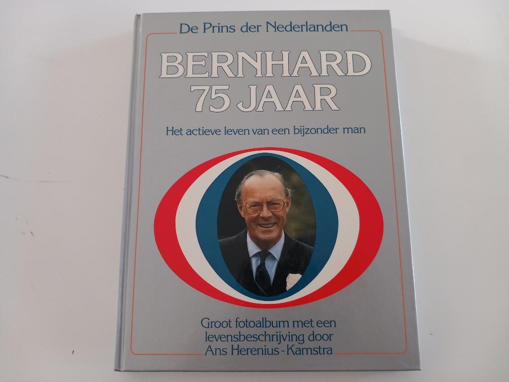 Livre Maison royale des Pays-Bas Prince Bernhard Orange King, Enlèvement ou Envoi, Comme neuf, Magazine ou livre