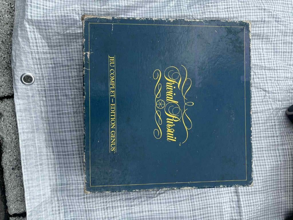 TRIVIAL PURSUIT