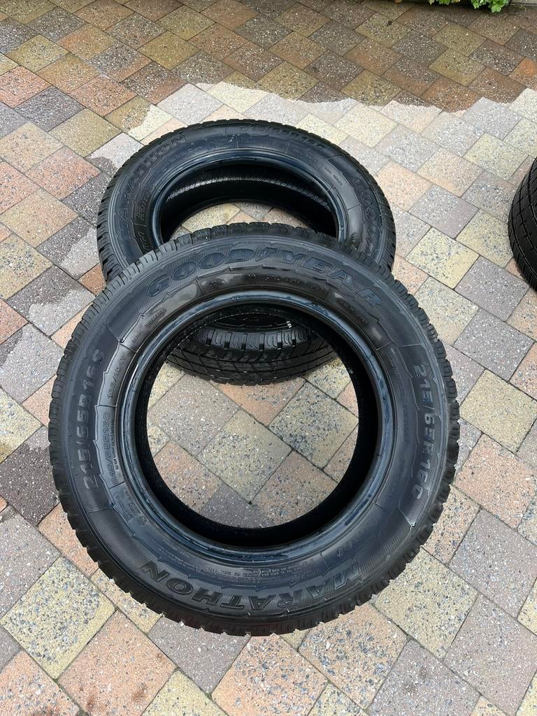 2 pneus de voiture Good Year 215/65R 16C, Enlèvement, Comme neuf