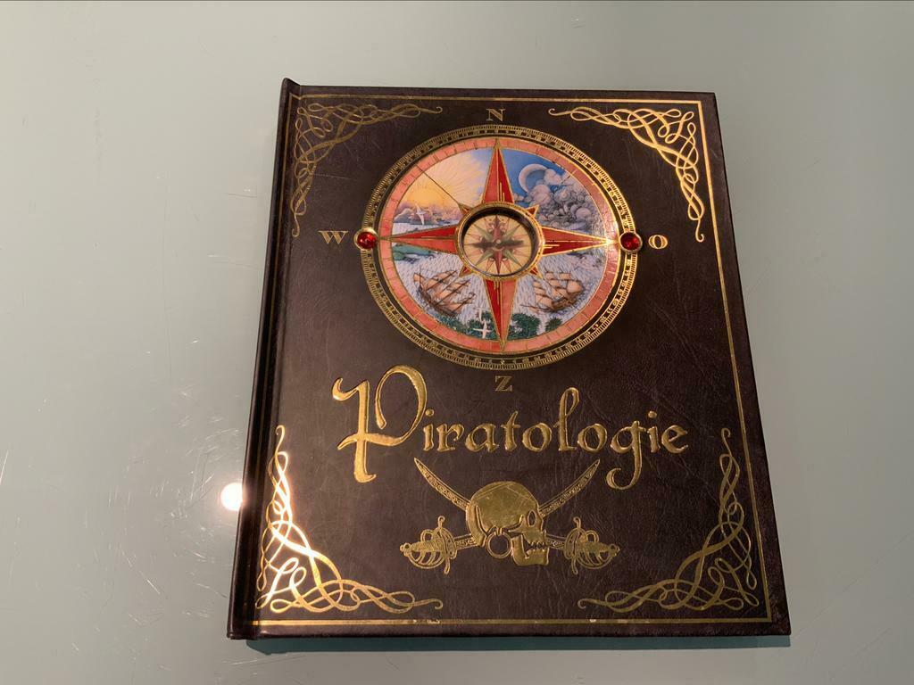 Pop-up / doe boek Piratologie, Ophalen of Verzenden, Gelezen
