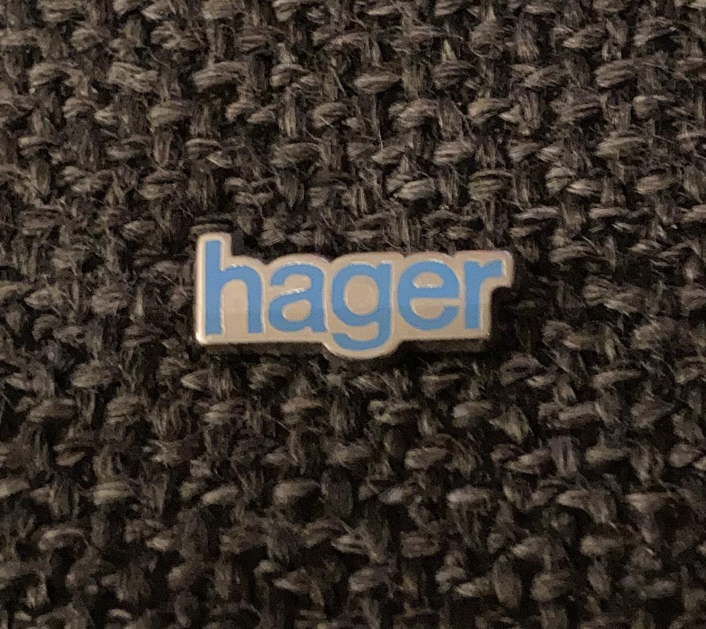 PIN - HAGER, Collections, Envoi, Utilisé, Autres sujets/thèmes, Insigne ou Pin's