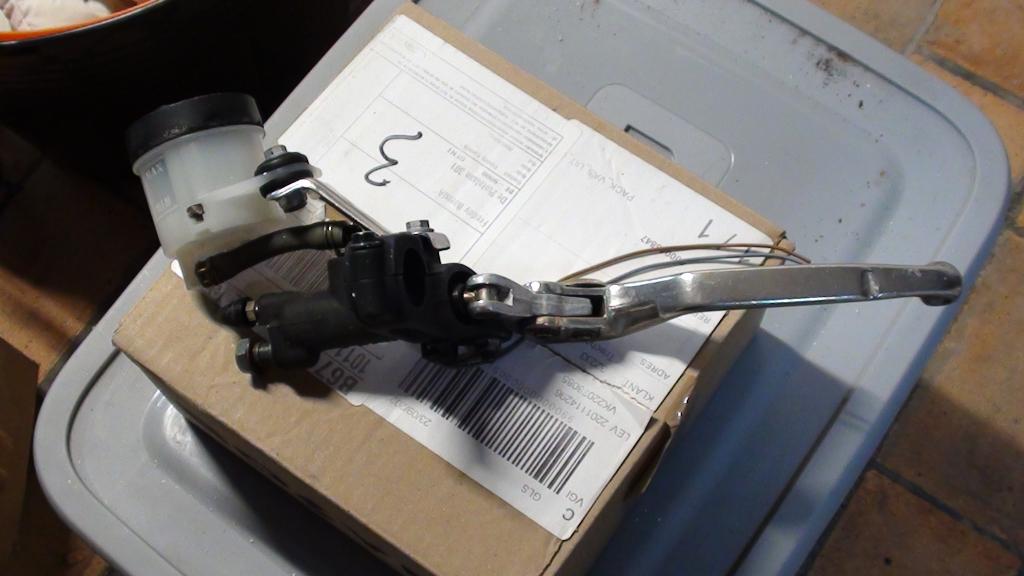 originele aprillia rs250 voorrempomp met hendel en reservoir, Motoren, Ophalen, Gebruikt
