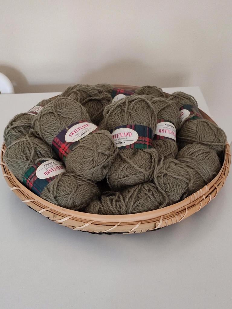 10 pelotes de laine, Enlèvement ou Envoi, Neuf, Tricot ou Crochet, Laine ou Fils