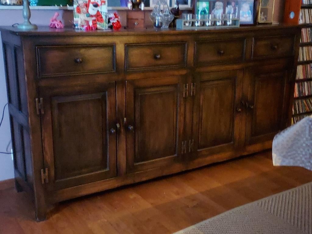 Eetkamer eik, Enlèvement