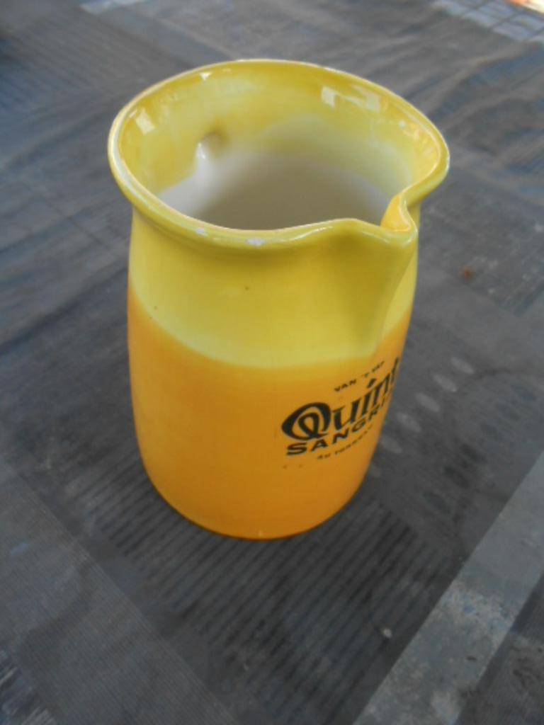 karaf kruik kan Quint Sangria geel Ø12cm -H17cm, Verzamelen, Ophalen of Verzenden, Zo goed als nieuw, Gebruiksvoorwerp