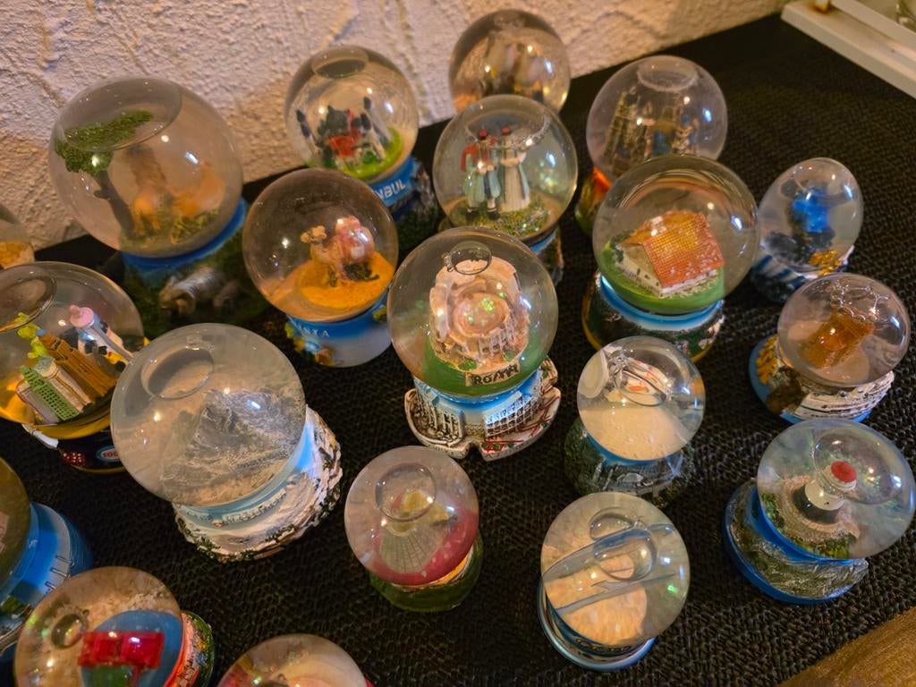 35 verschillende sneeuwbollen, Verzamelen, Ophalen