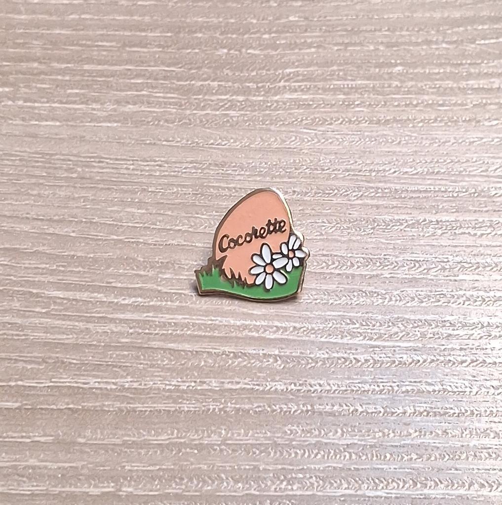 PIN - COCORETTE - EI - OEUF, Verzenden, Gebruikt, Overige onderwerpen, Speldje of Pin