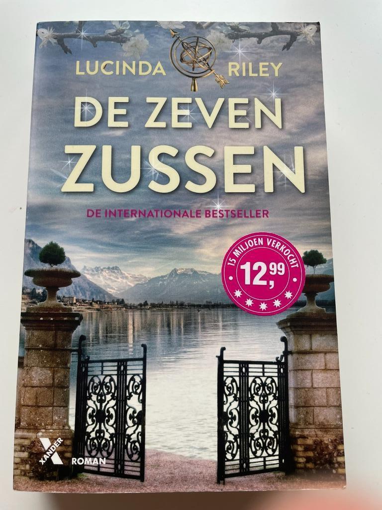 De zeven zussen - Lucinda Riley, Ophalen of Verzenden, Zo goed als nieuw