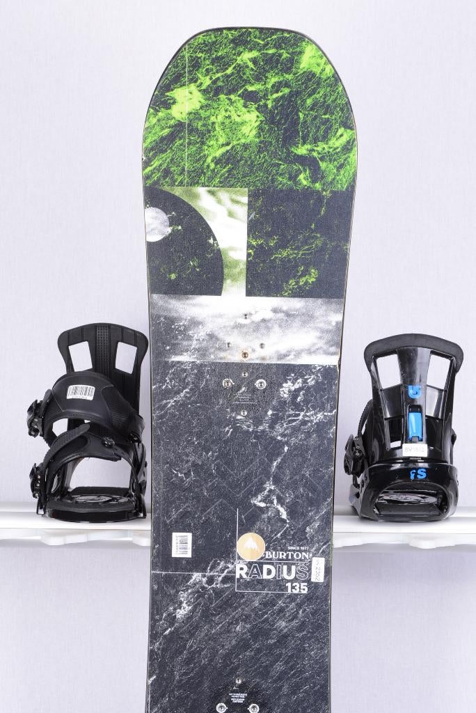 snowboard 135 BURTON RADIUS, noir/vert clair, Enlèvement ou Envoi, Utilisé, Fixations