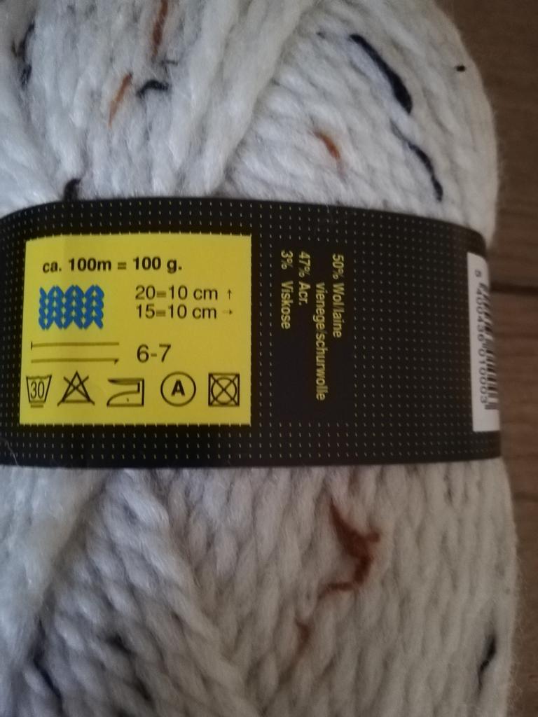 Wol in natuurkleur met spikkeltjes. Home spun., Hobby en Vrije tijd, Breien en Haken, Ophalen of Verzenden