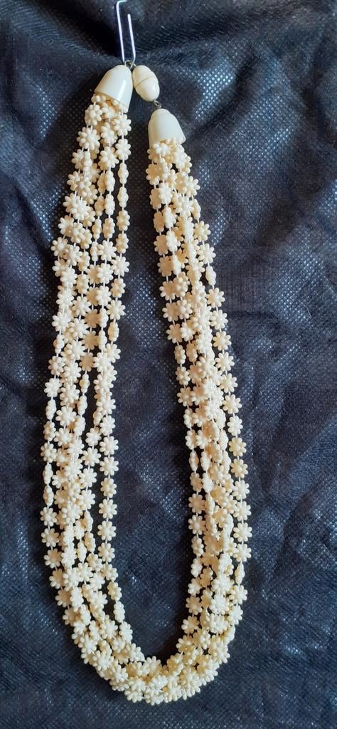 Collier vintage perle plastique plate fleur, Handtassen en Accessoires, Antieke sieraden, Ophalen of Verzenden, Ketting