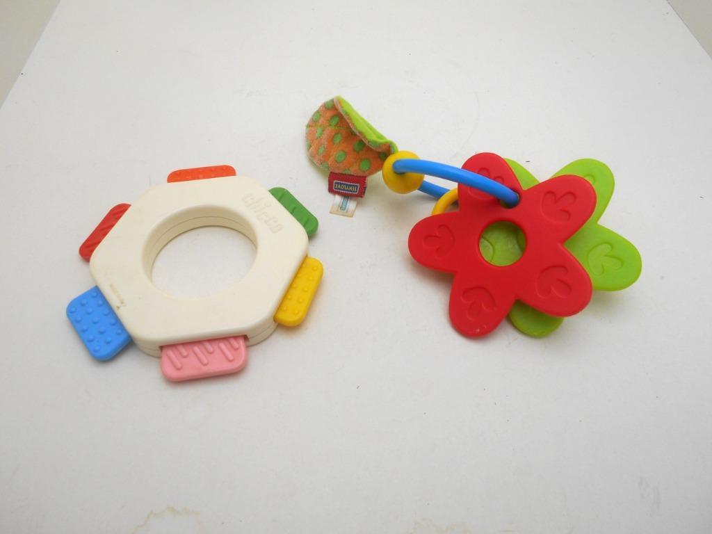 lot de 2 hochets bébé Chico et Tinylove, Enfants & Bébés, Enlèvement ou Envoi, Utilisé, Hochet