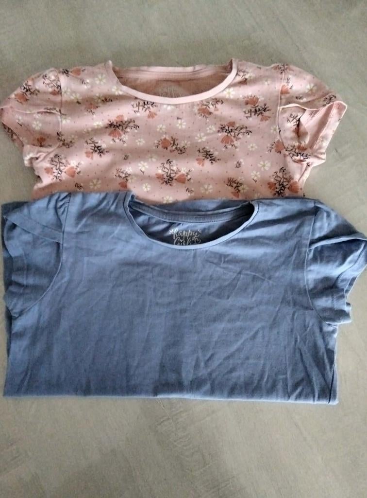 2 T shirts maat 134 blauw en bloemen, Kinderen en Baby's, Kinderkleding | Maat 134, C&A, Meisje, Ophalen of Verzenden, Zo goed als nieuw