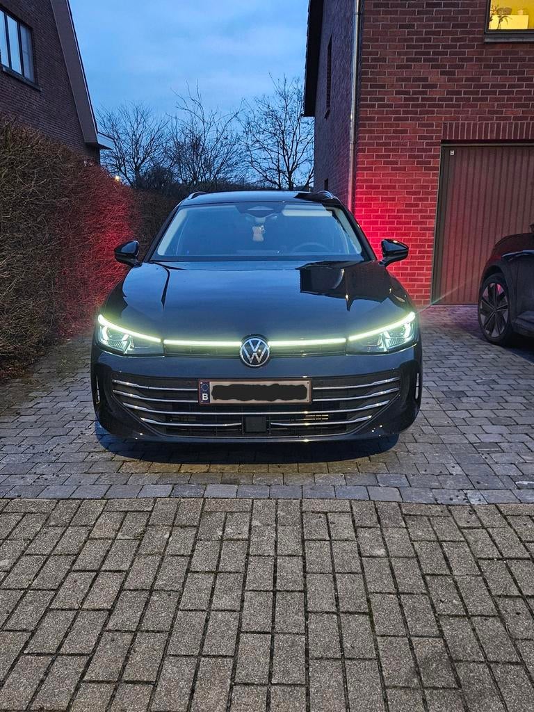 VW Passat 2.0 diesel,  5500 km, nieuw, Auto's, 4 cilinders, Zwart, Leder, Bedrijf