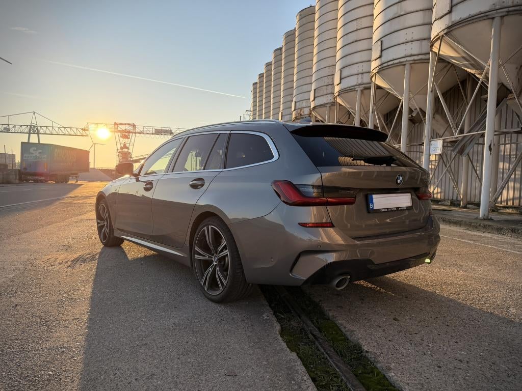 BMW 330e M Sport Touring (Oxide grey II metallic), Auto's, BMW, Automaat, 1998 cc, Achterwielaandrijving, 4 cilinders