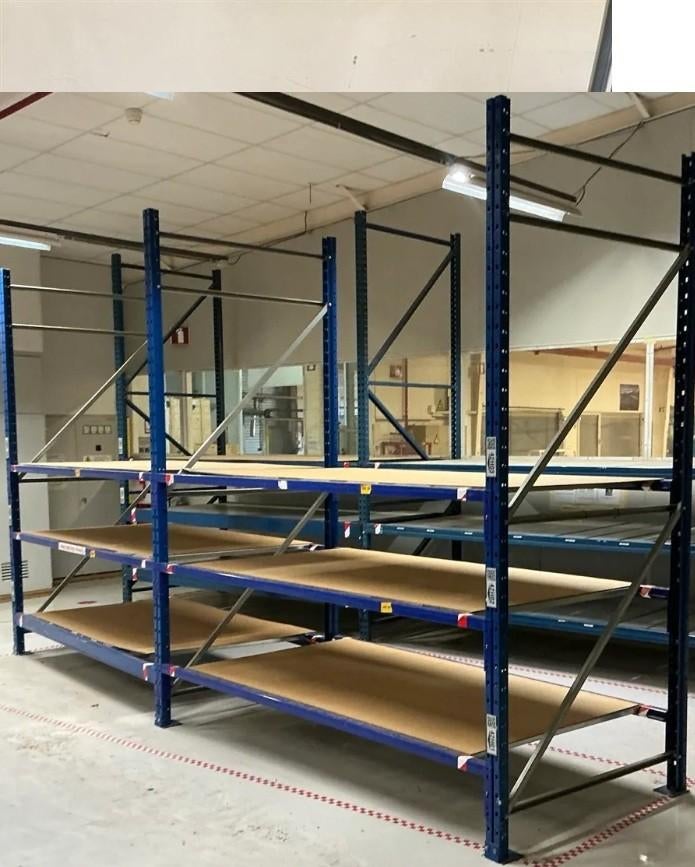 Magazijnstelling met galva leggers, Ophalen