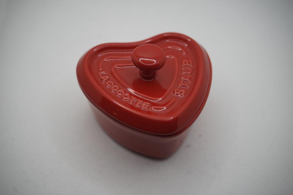 Staub hartvormige cocotte keramiek rood, Uni, Enlèvement ou Envoi, Céramique, Utilisé