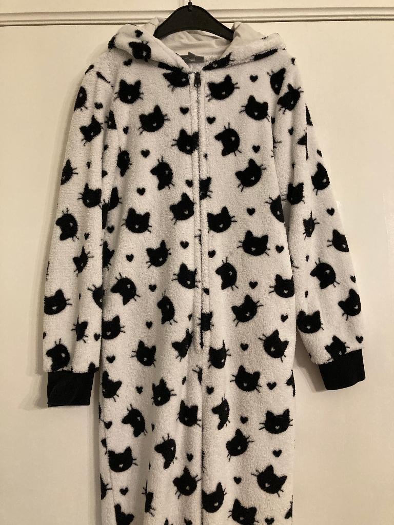 Witte onesie met zwarte katjes JBC - maat 140, Nacht- of Onderkleding, Gebruikt, Meisje, Ophalen of Verzenden