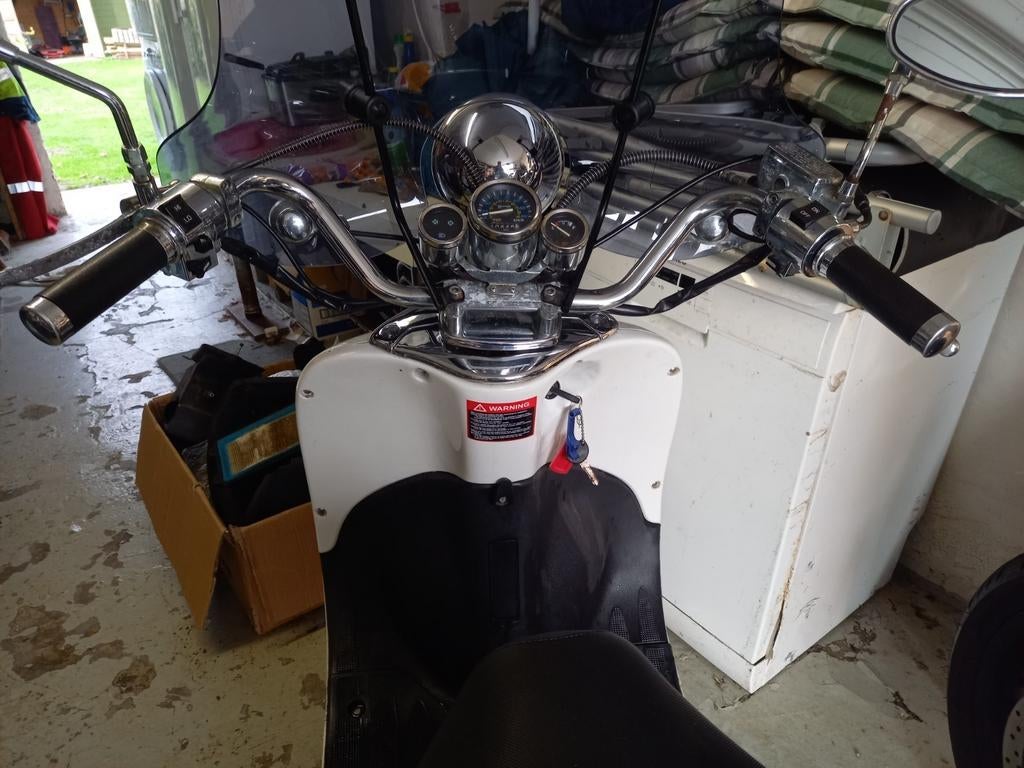 scooter 125 cc, Ophalen, 125 cc, Zo goed als nieuw, Benzine