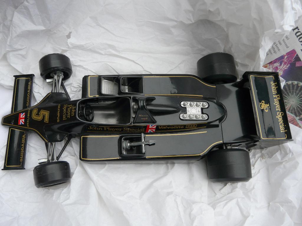 Bburago 2105  1:14 Formule 1 racewagen "John Player special", Ophalen, Zo goed als nieuw, Auto, Burago