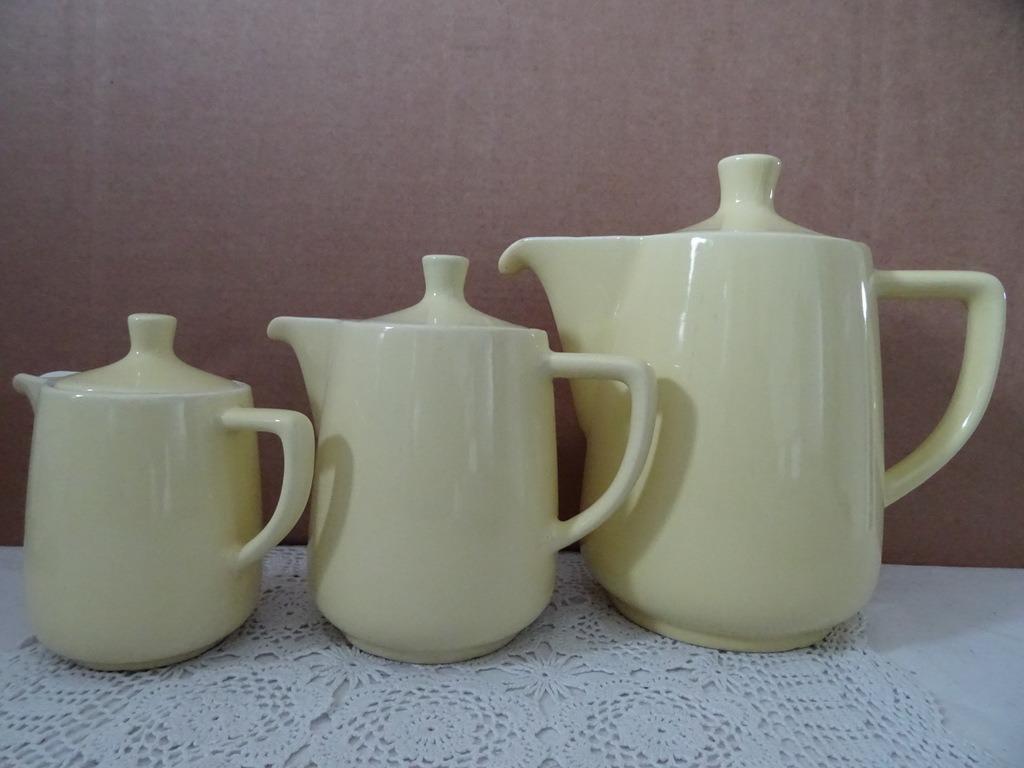 Ancienne théière jaune pastel P Regout à vendre séparément, Enlèvement ou Envoi