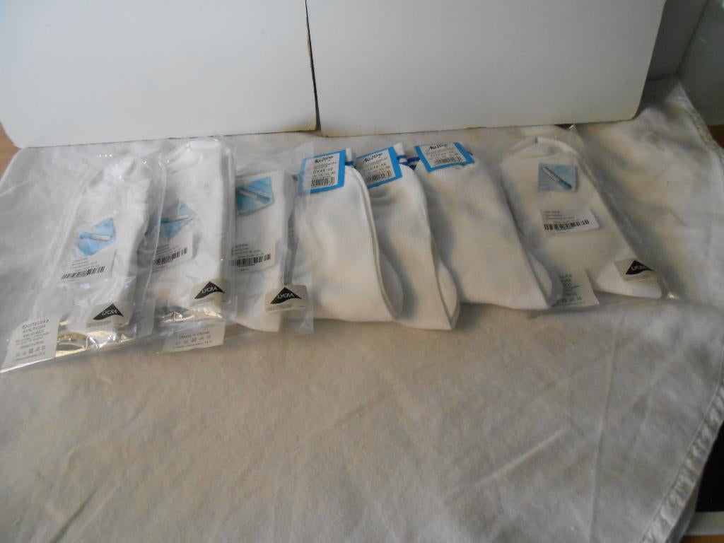 8 paires de chaussettes de sport blanches, Vêtements | Hommes, Chaussettes & Bas, Neuf, Andere, Enlèvement ou Envoi, Taille 43 à 46