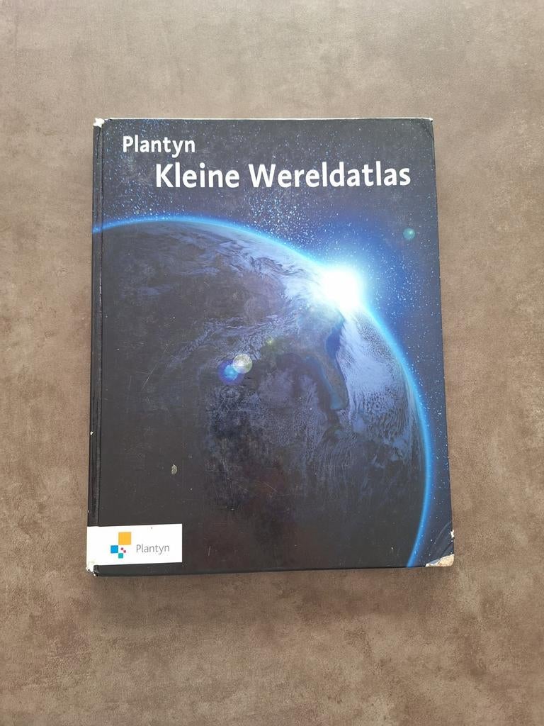 Kleine wereldatlas plantyn, Boeken, Ophalen of Verzenden, Gelezen, Dirk Vanderhallen