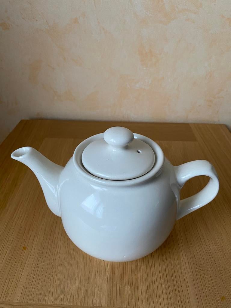 🍄 NIEUWE Theepot kleur Crème . Aardewerk/Keramiek, Ophalen of Verzenden, Nieuw, Aardewerk