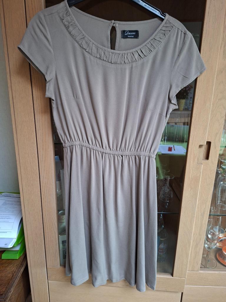 Zomers kleedje in taupe/ bruin-grijze kleur (M 36), Kleding | Dames, Jurken, Overige kleuren, Ophalen of Verzenden, Maat 36 (S)
