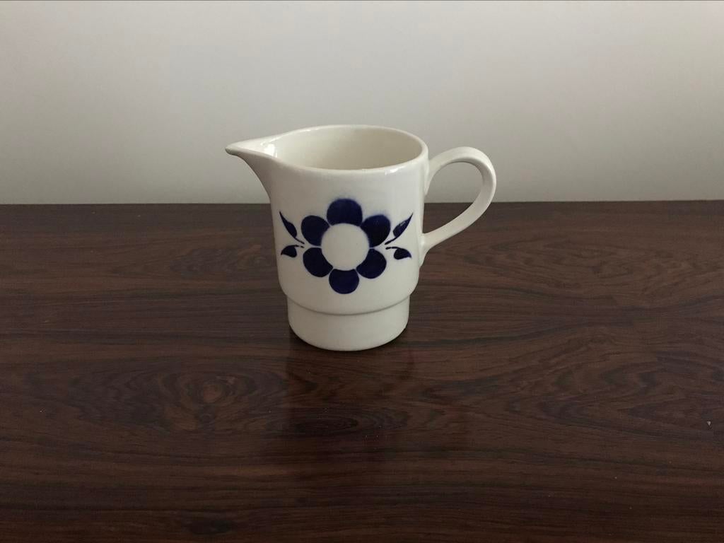 Melkkannetje kannetje wit blauwe bloem ( boch ? ), Antiek en Kunst, Ophalen of Verzenden